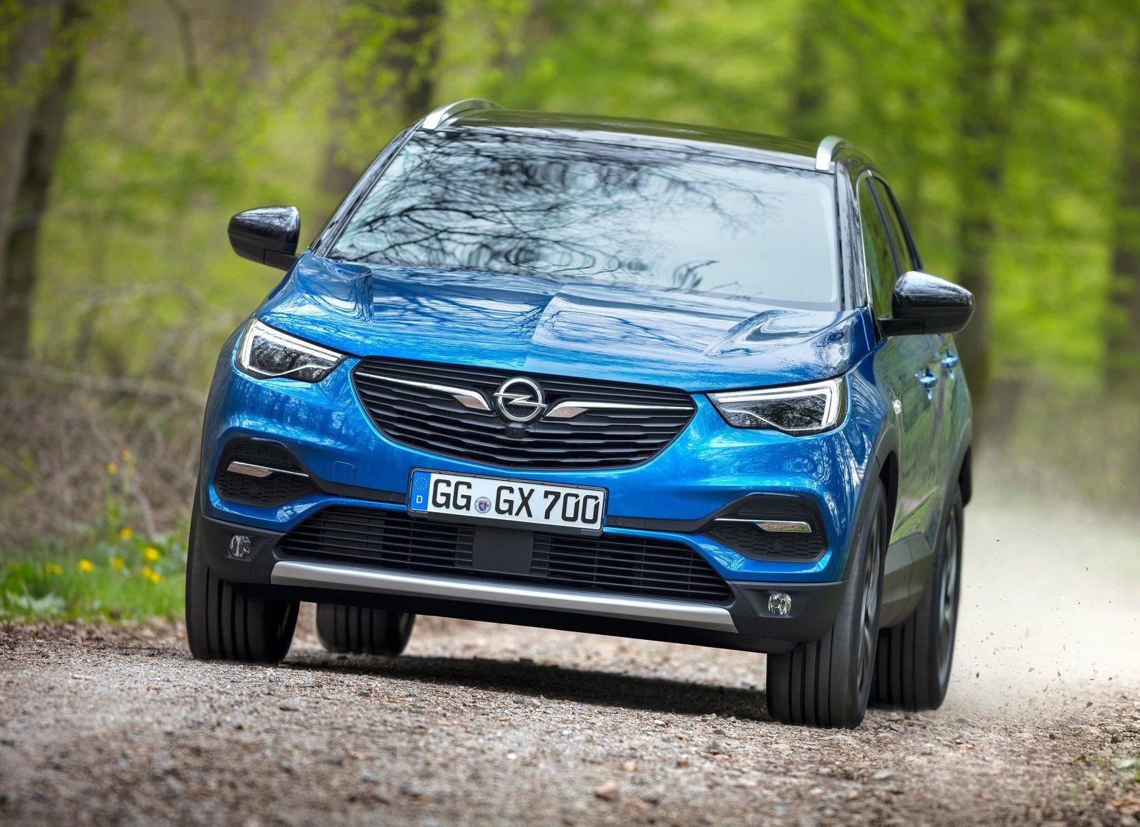 High-Tech All-Wheel Drive with Opel Grandland Hybrid4, Opel