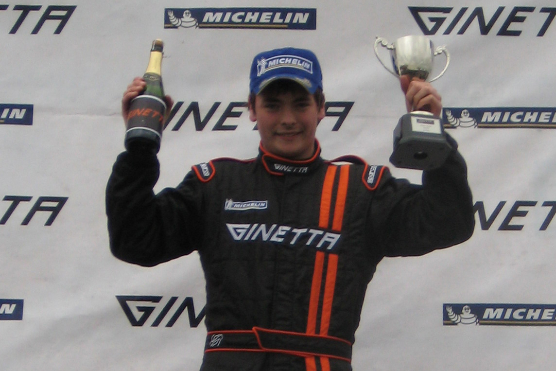Murray takes double podium at Thruxton