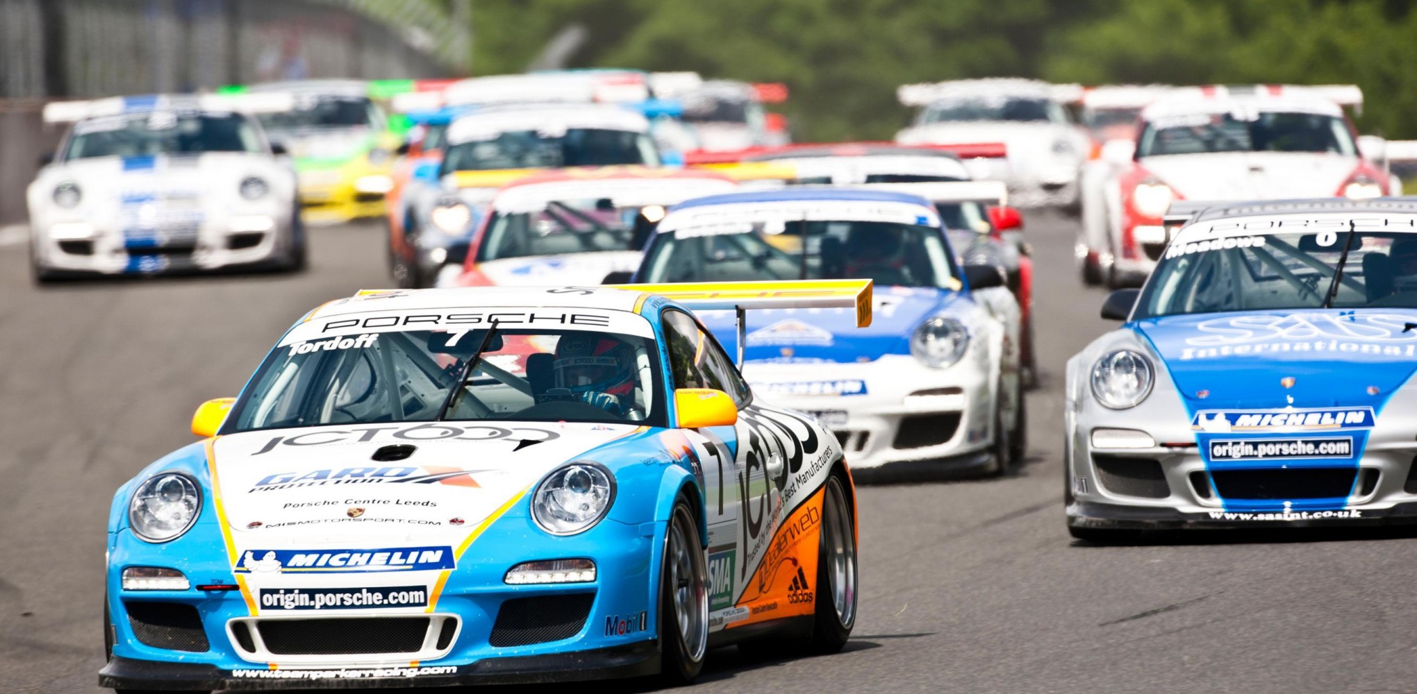 Action-Packed Porsche Carrera Cup Races at Oulton Park