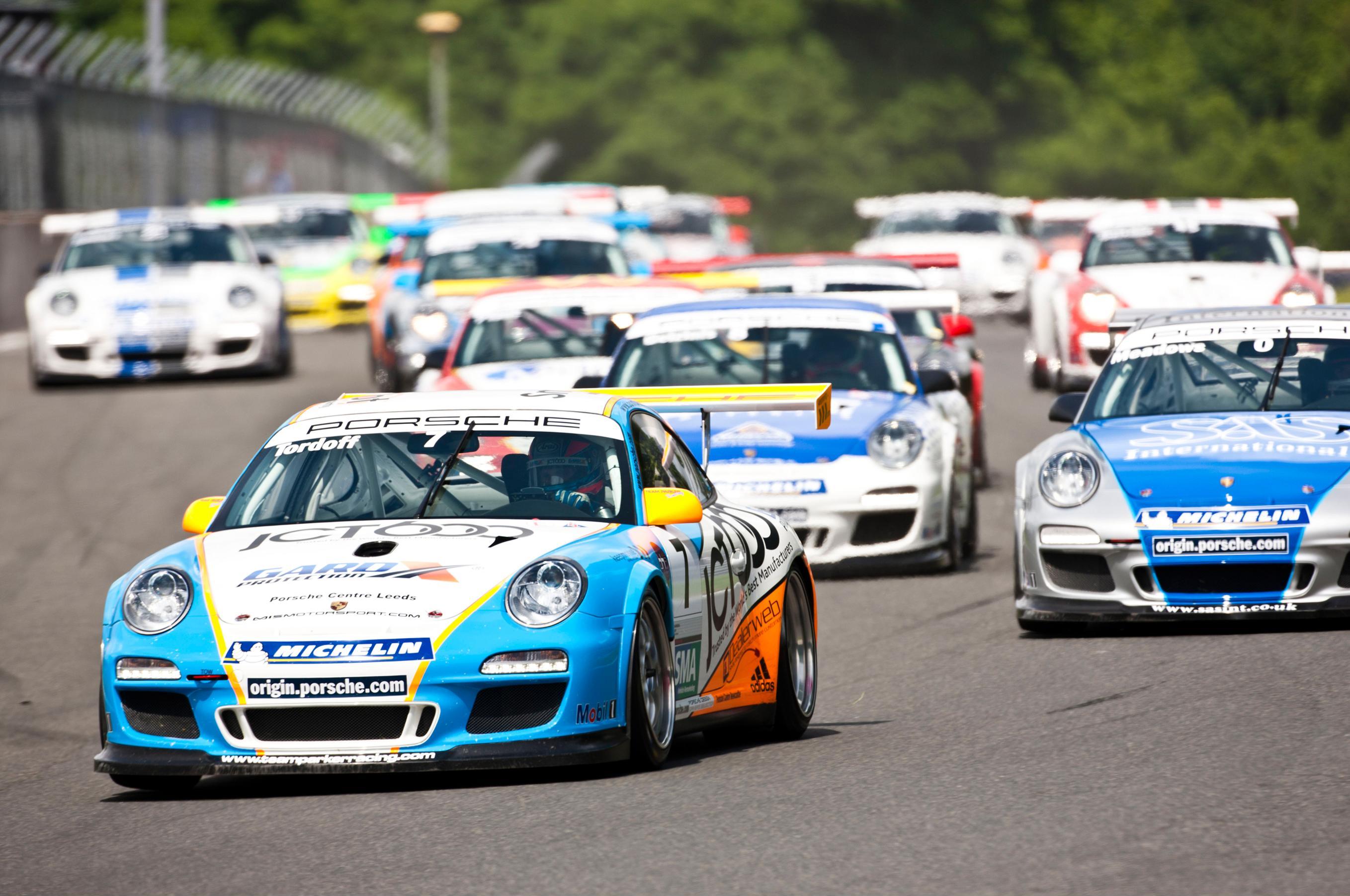 Action-Packed Porsche Carrera Cup Races at Oulton Park