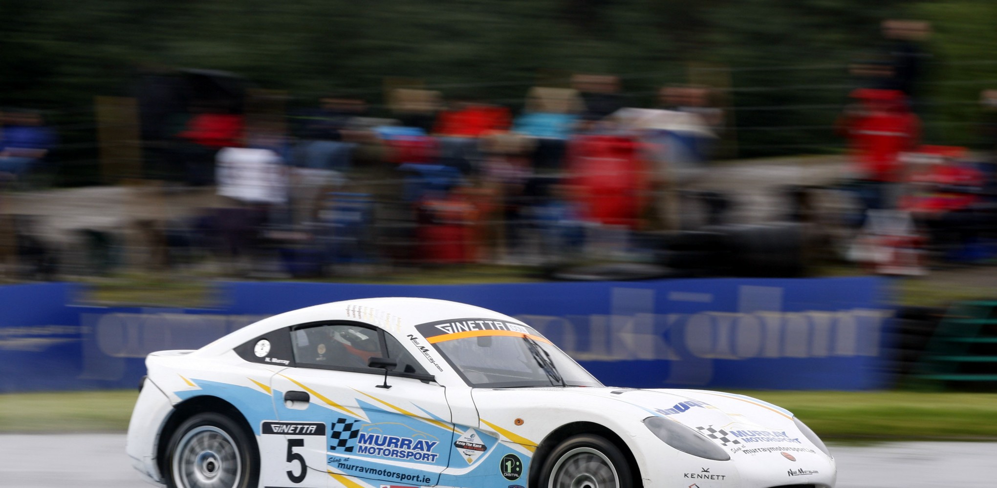 Weekend of mixed fortunes keep Murray in title race