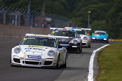 Leonard Dominates at Oulton Park