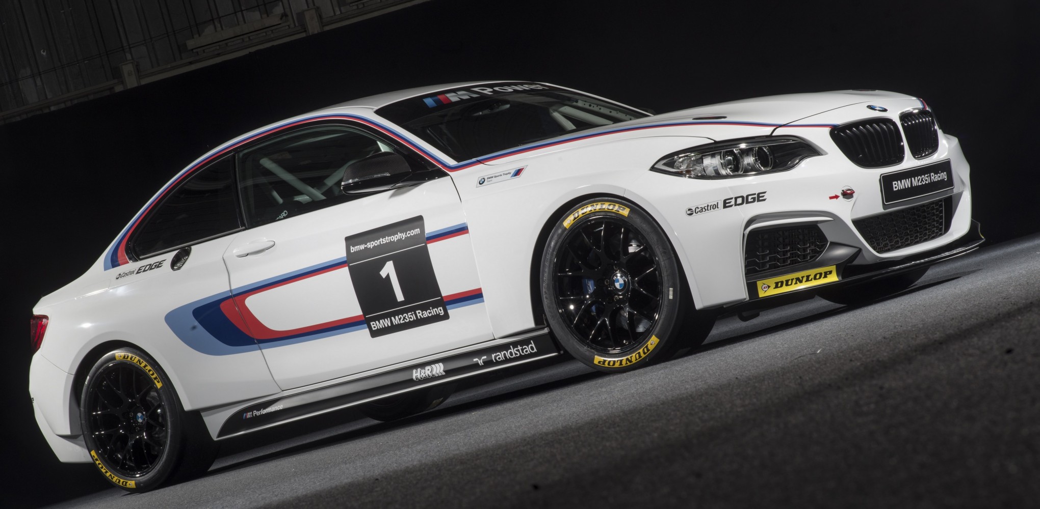 Dunlop Partner With BMW Motorsport