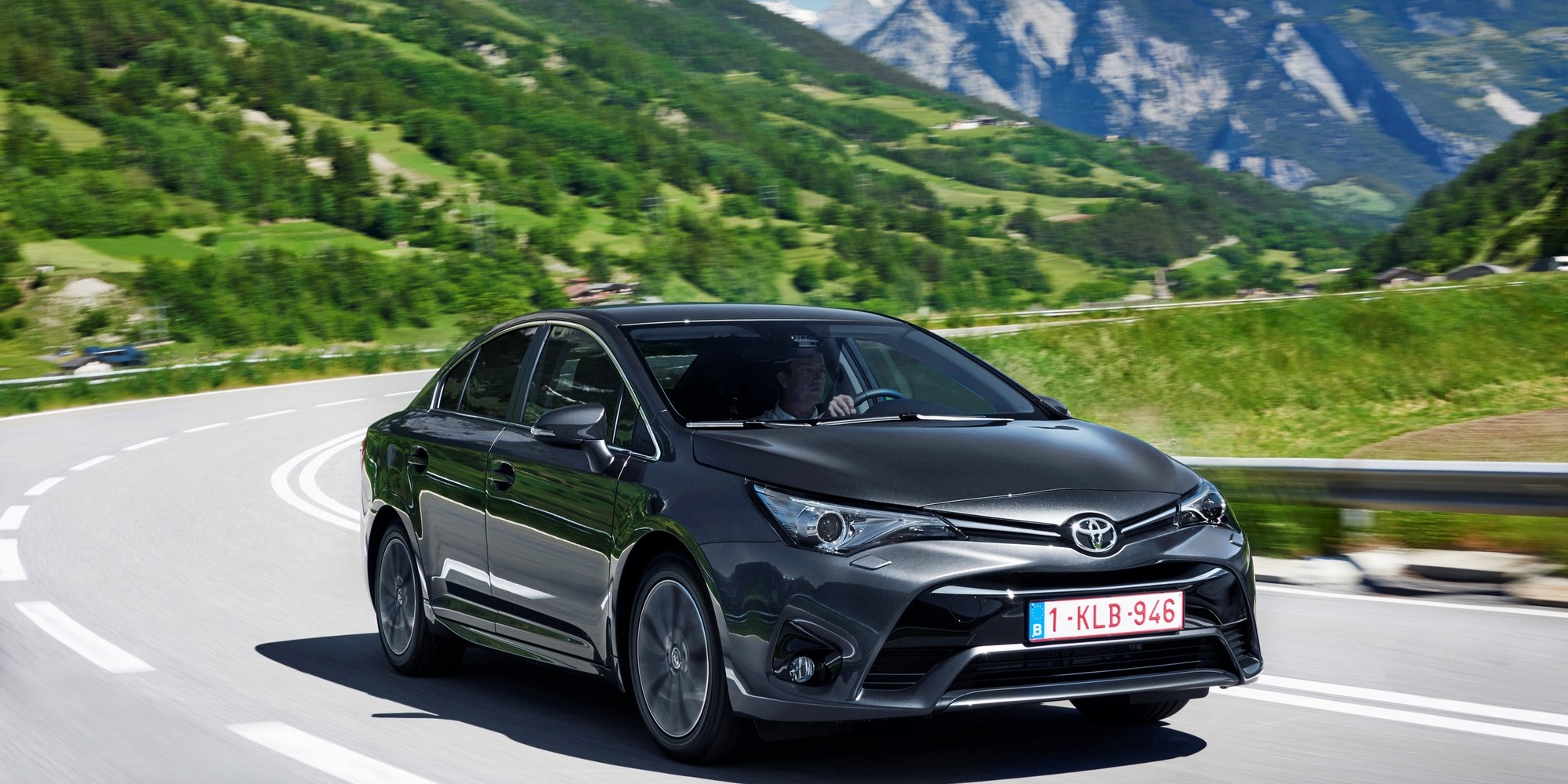 Toyota Launches New Avensis