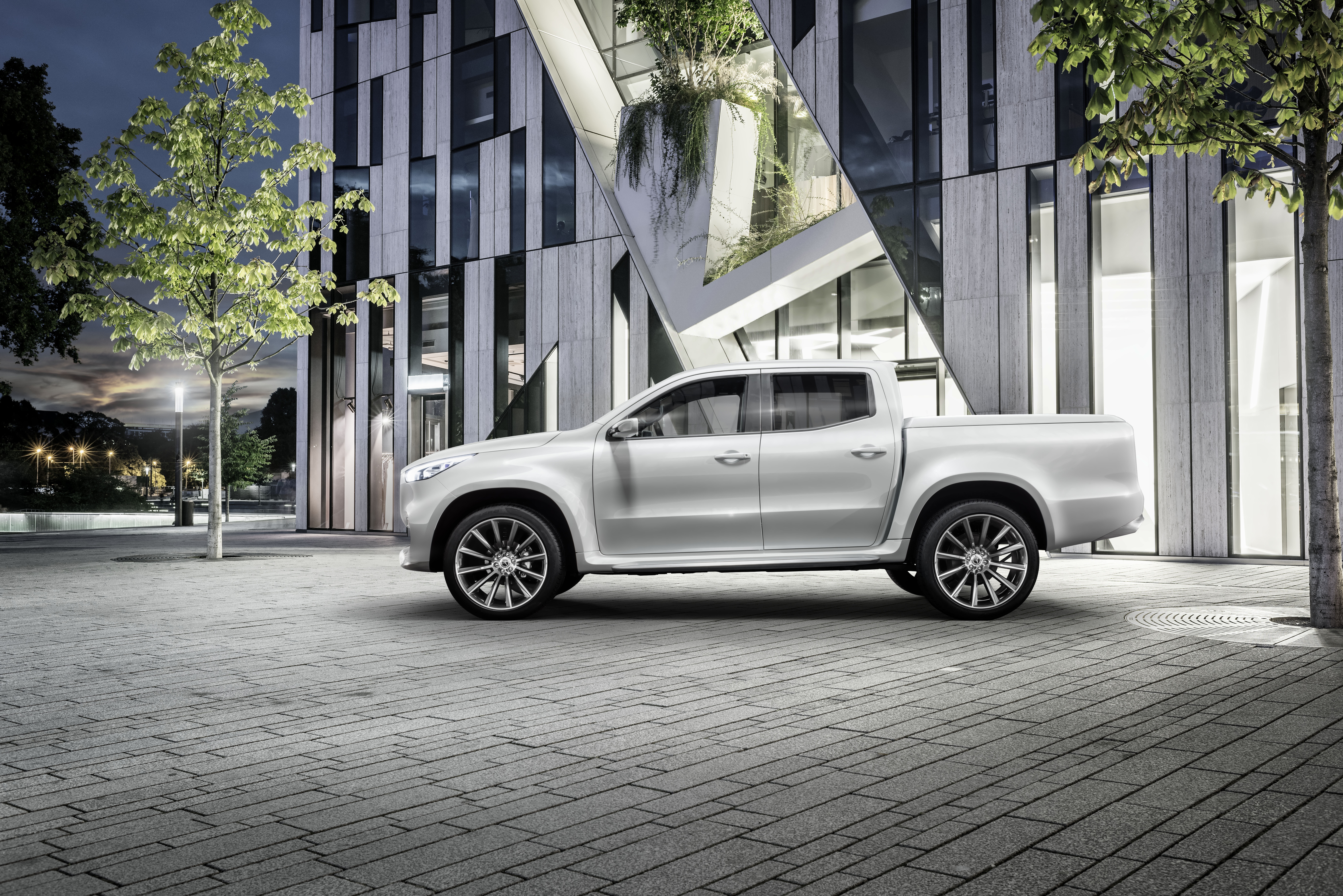 Mercedes-Benz Concept X-CLASS – Erster Ausblick auf den neuen Pickup mit Stern