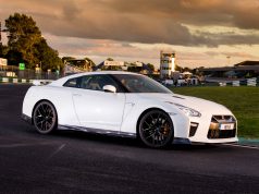 MY17 Nissan GT-R