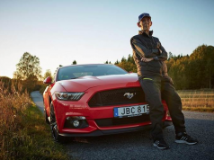 97-Year-Old Man Buys A 5.0-Litre Mustang