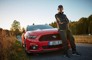 97-Year-Old Man Buys A 5.0-Litre Mustang