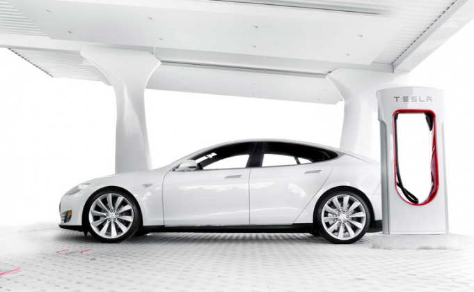 Tesla Opens New Supercharger Station