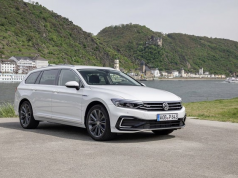 New Volkswagen Passat GTE Goes On Sale