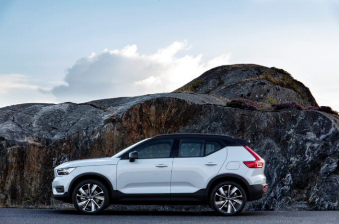 Volvo Cars Expands XC40 Recharge Line-Up