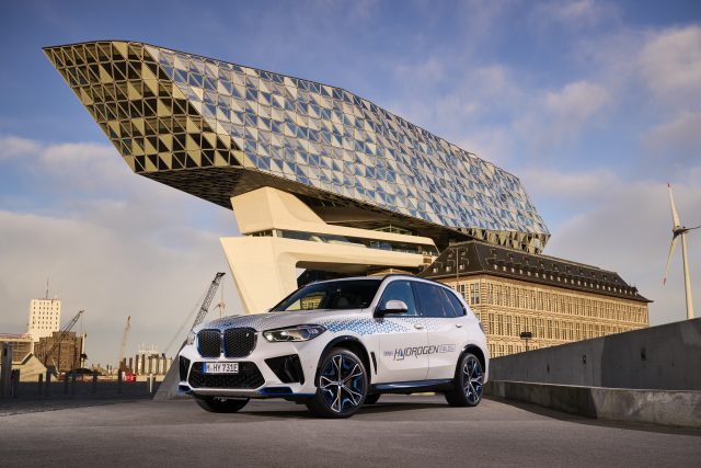 On Location BMW iX5 Hydrogen Antwerp