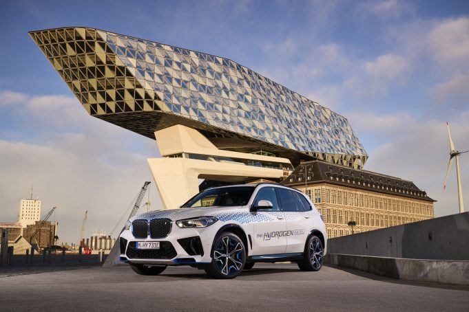 BMW iX5 Hydrogen Pilot Fleet Launches