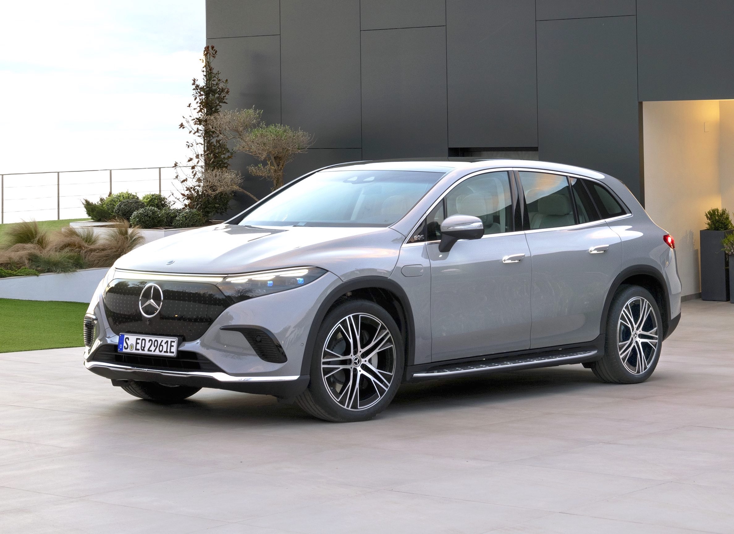 Mercedes-Benz EQS Preview