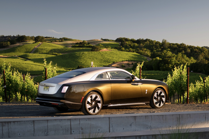 Rolls-Royce To Display Spectre at Salon Prive
