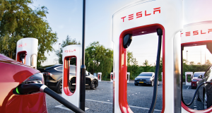 Tesla To Allow Other Vehicles To Charge Using Network