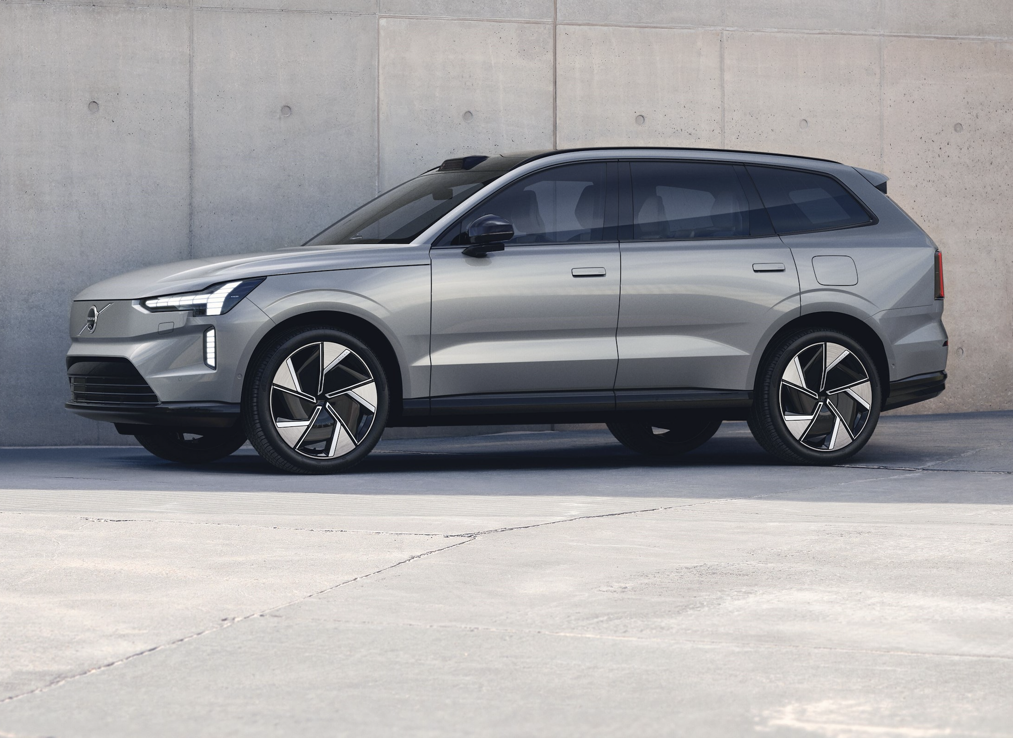 Flagship Electric 7-Seater Volvo EX90 Arrives