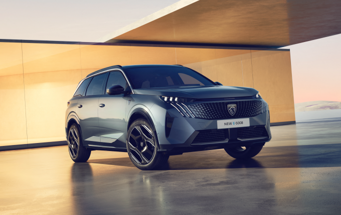 Peugeot Unveil New E-5008