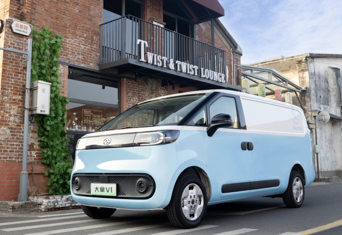 MAXUS Debut New Electric eLCV & MPV