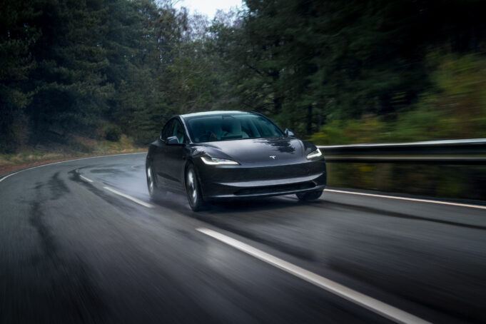 Tesla Model 3 Long Range Rear-Wheel Drive
