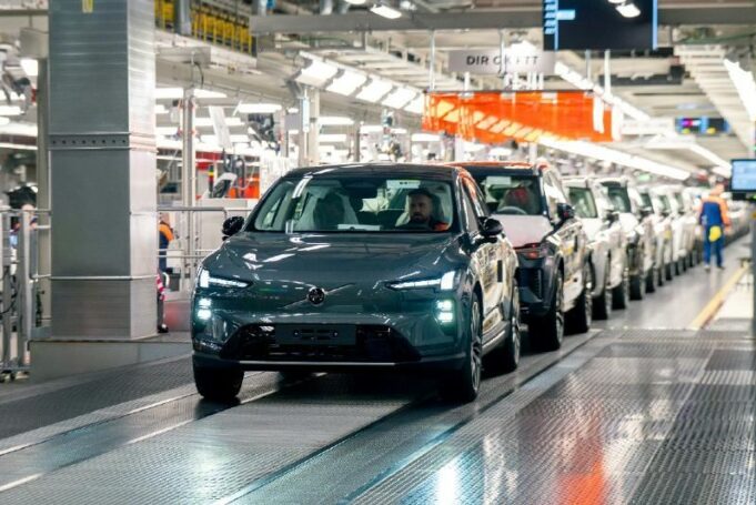Volvo EX60 electric SUV on the way!